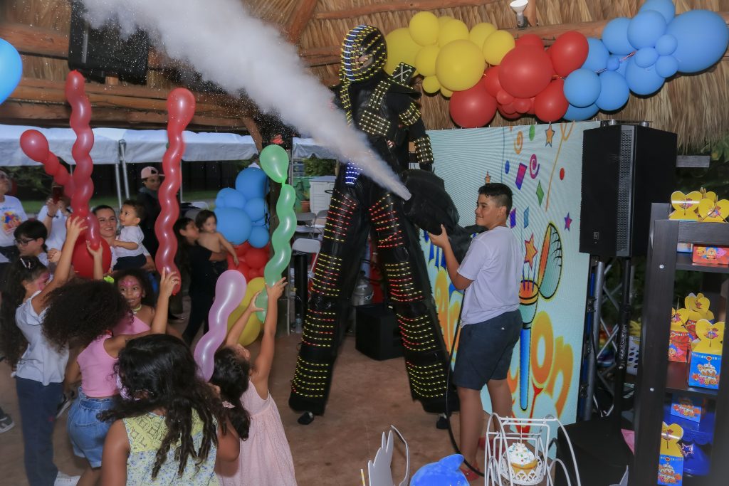 children’s party service with party characters and face painting
